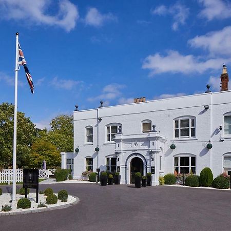 Worldhotels Distinctive Woughton House Hotel Milton Keynes Bagian luar foto