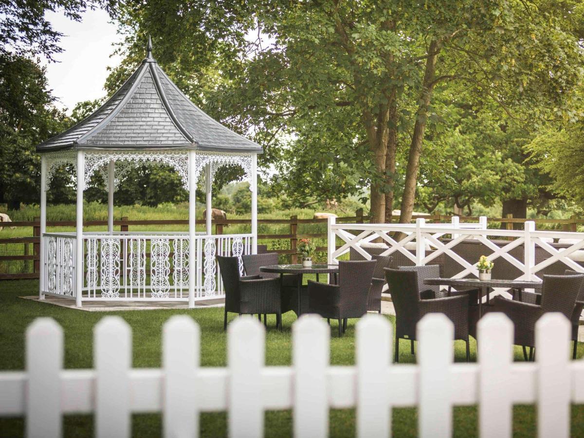 Worldhotels Distinctive Woughton House Hotel Milton Keynes Bagian luar foto