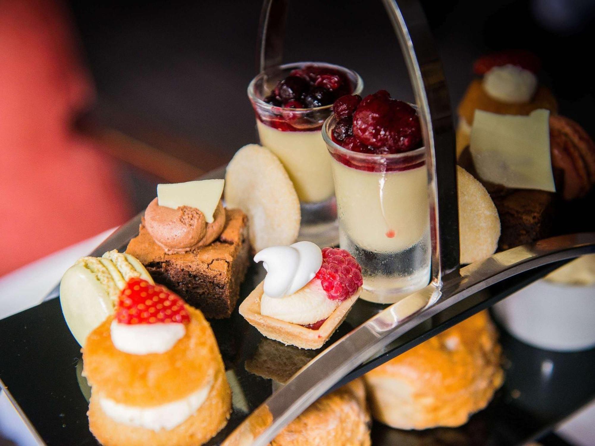 Worldhotels Distinctive Woughton House Hotel Milton Keynes Bagian luar foto
