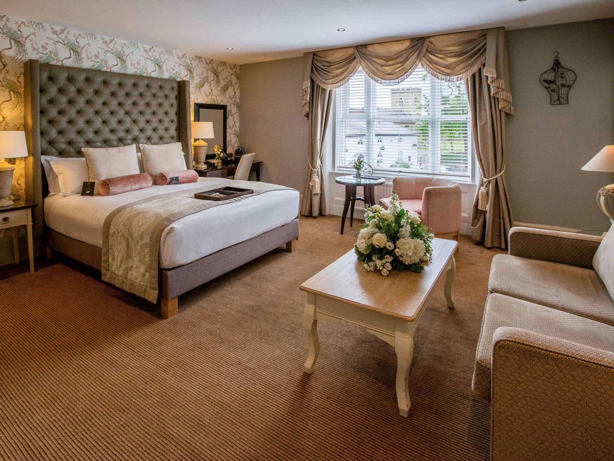 Worldhotels Distinctive Woughton House Hotel Milton Keynes Bagian luar foto