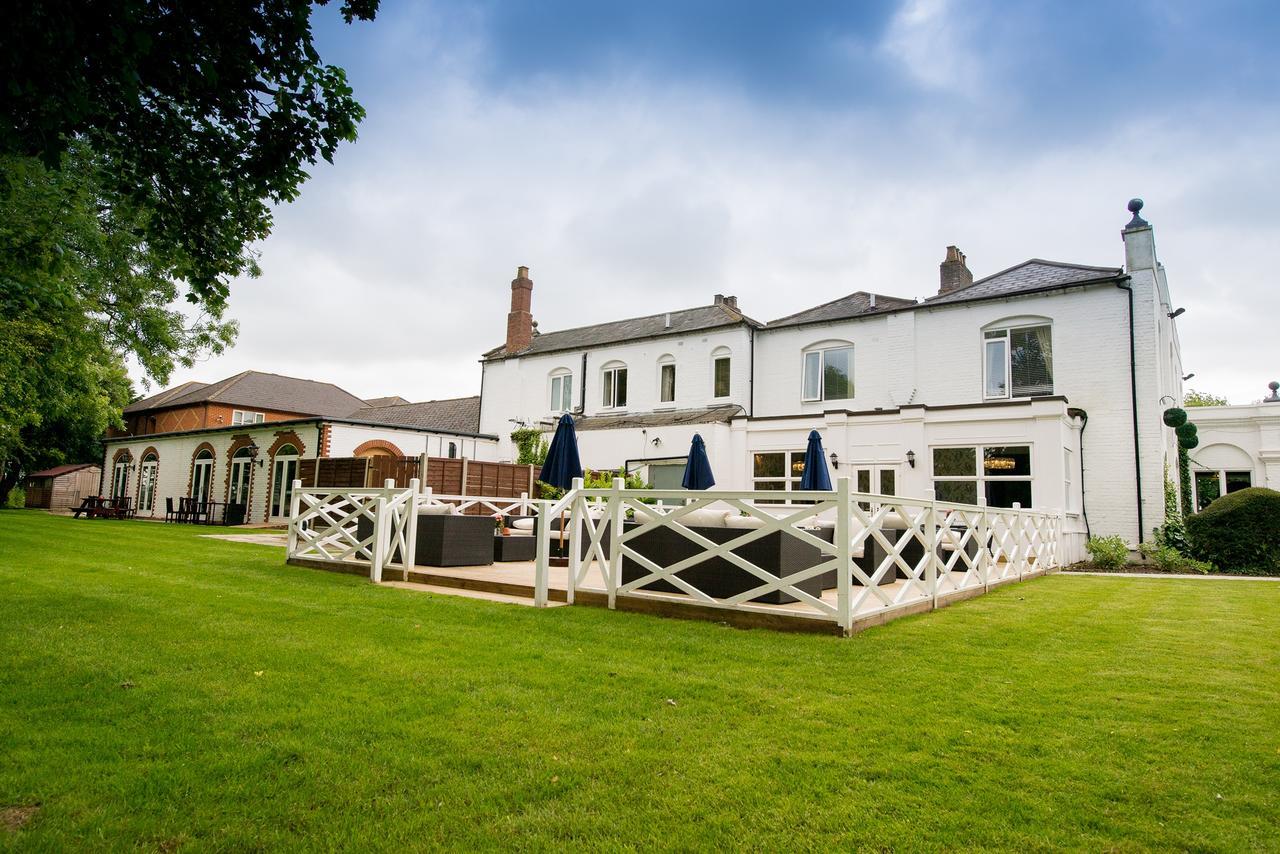 Worldhotels Distinctive Woughton House Hotel Milton Keynes Bagian luar foto