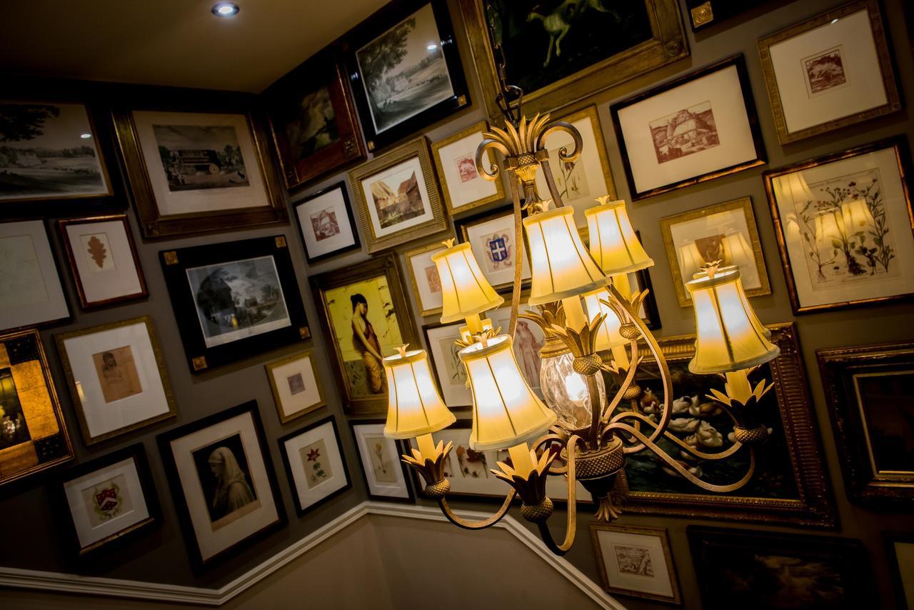Worldhotels Distinctive Woughton House Hotel Milton Keynes Bagian luar foto