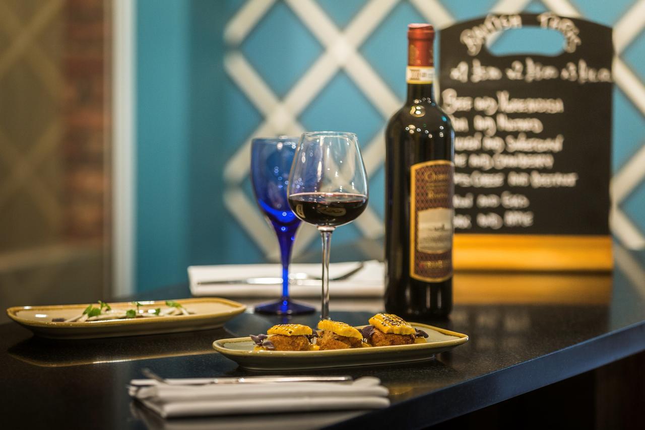 Worldhotels Distinctive Woughton House Hotel Milton Keynes Bagian luar foto