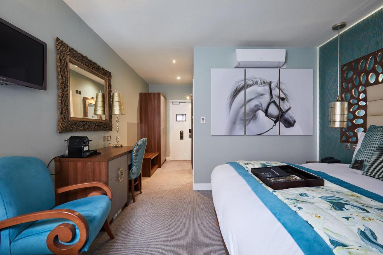 Worldhotels Distinctive Woughton House Hotel Milton Keynes Bagian luar foto