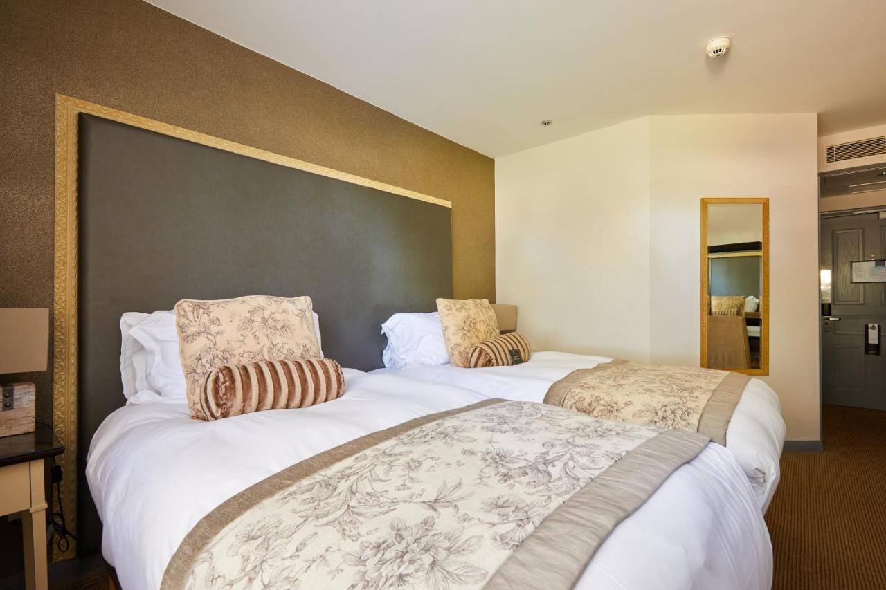 Worldhotels Distinctive Woughton House Hotel Milton Keynes Bagian luar foto