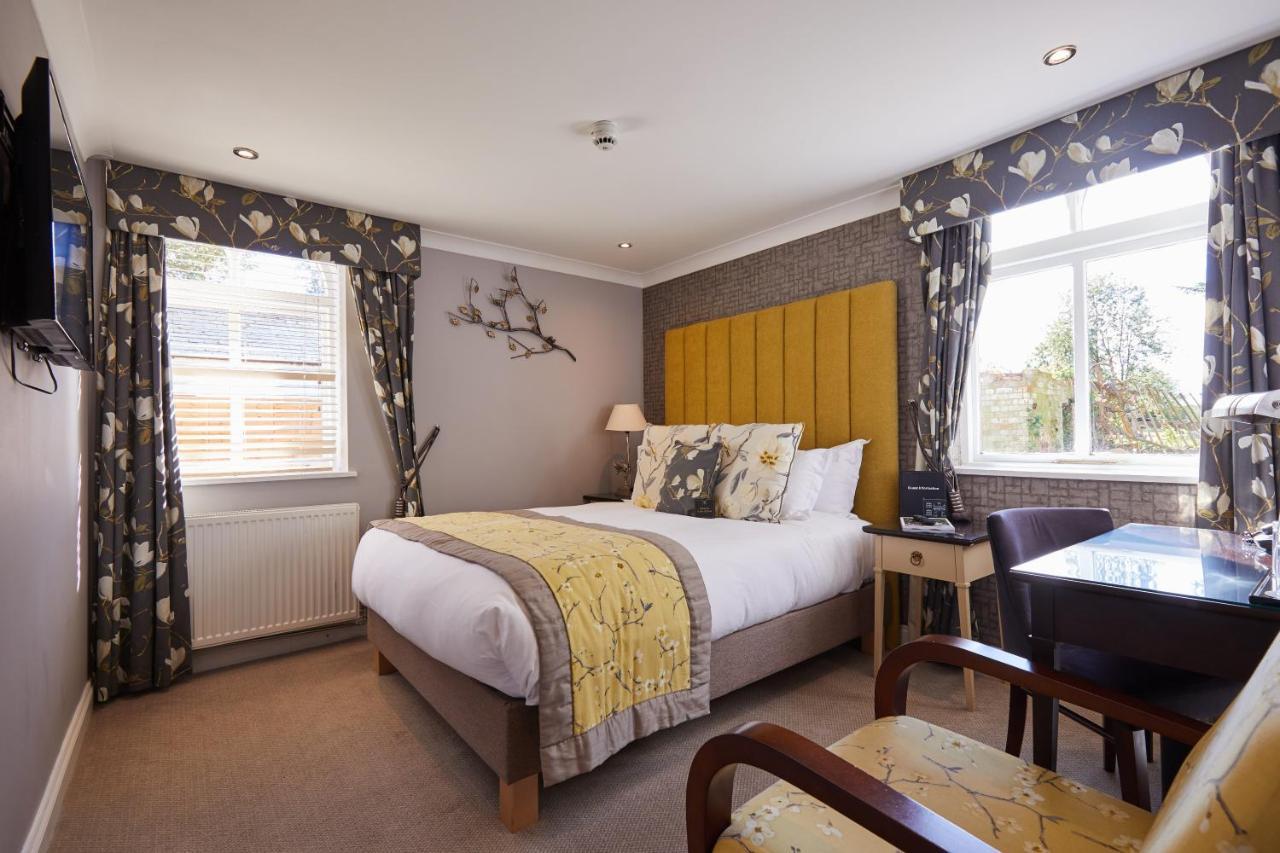 Worldhotels Distinctive Woughton House Hotel Milton Keynes Bagian luar foto