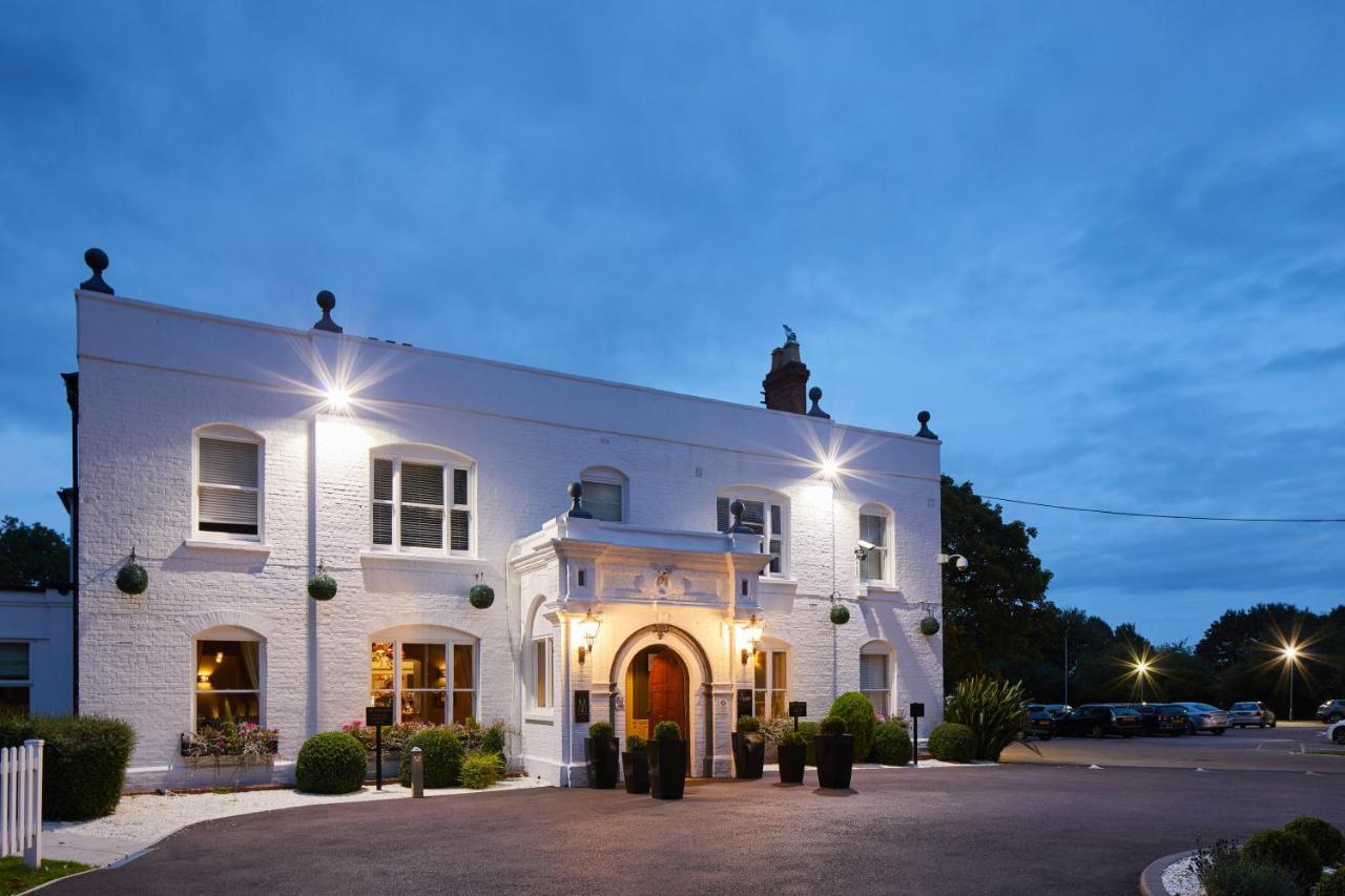 Worldhotels Distinctive Woughton House Hotel Milton Keynes Bagian luar foto