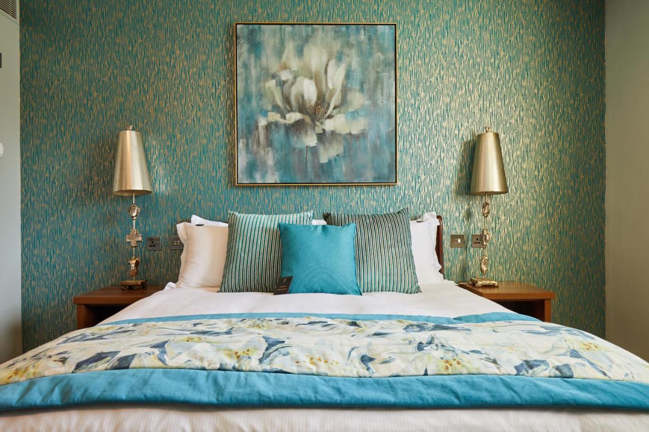 Worldhotels Distinctive Woughton House Hotel Milton Keynes Bagian luar foto
