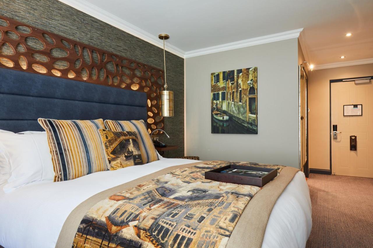 Worldhotels Distinctive Woughton House Hotel Milton Keynes Bagian luar foto
