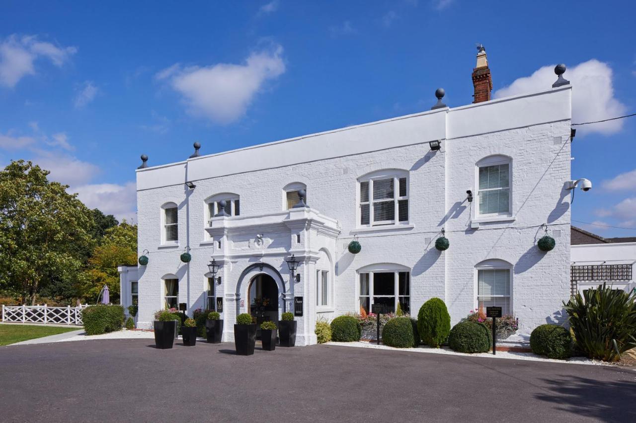 Worldhotels Distinctive Woughton House Hotel Milton Keynes Bagian luar foto