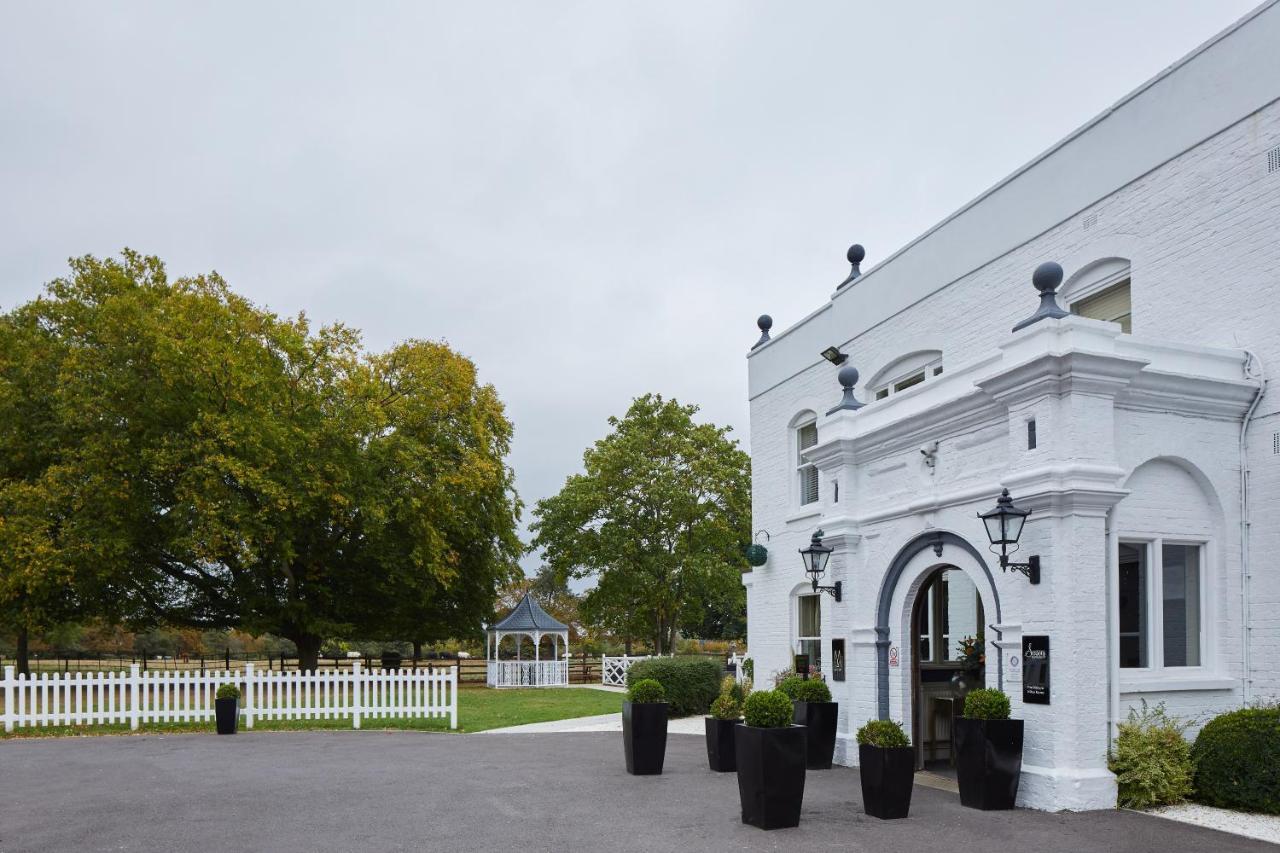 Worldhotels Distinctive Woughton House Hotel Milton Keynes Bagian luar foto