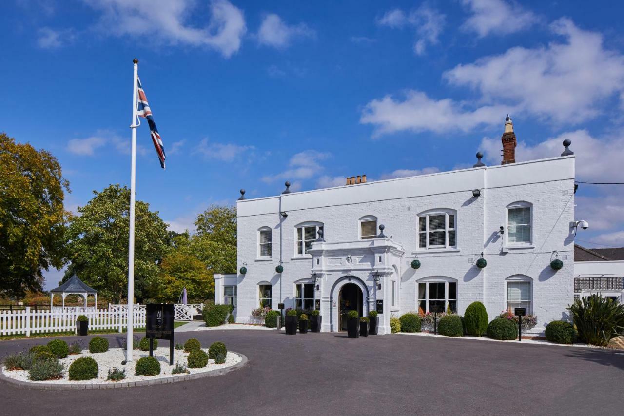 Worldhotels Distinctive Woughton House Hotel Milton Keynes Bagian luar foto