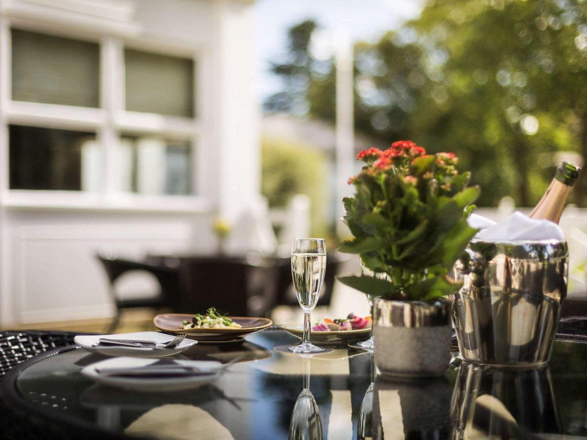 Worldhotels Distinctive Woughton House Hotel Milton Keynes Bagian luar foto
