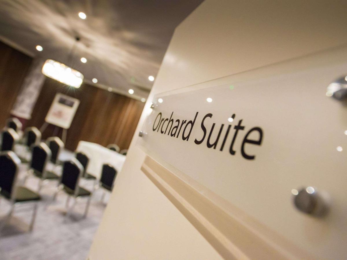 Worldhotels Distinctive Woughton House Hotel Milton Keynes Bagian luar foto