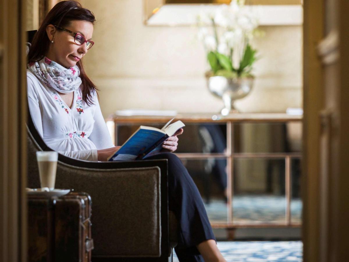 Worldhotels Distinctive Woughton House Hotel Milton Keynes Bagian luar foto