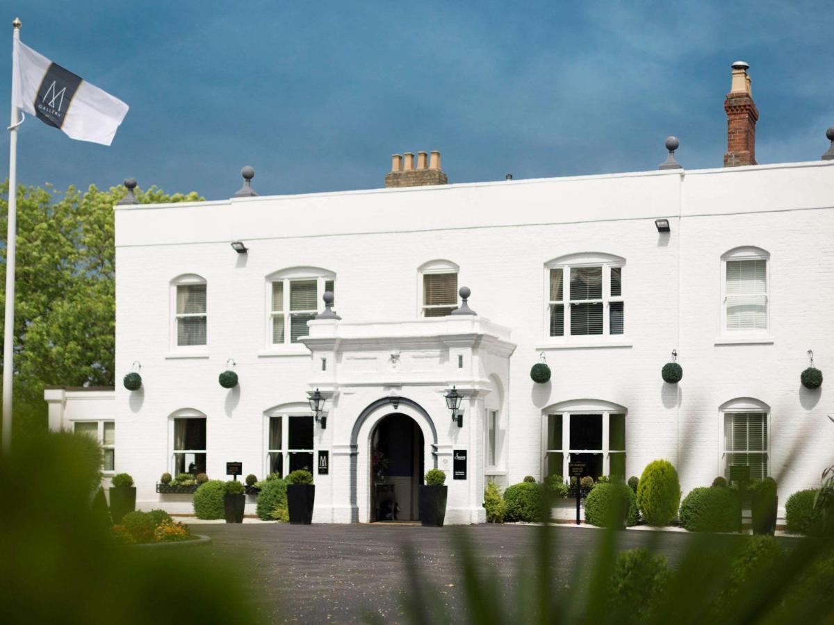 Worldhotels Distinctive Woughton House Hotel Milton Keynes Bagian luar foto