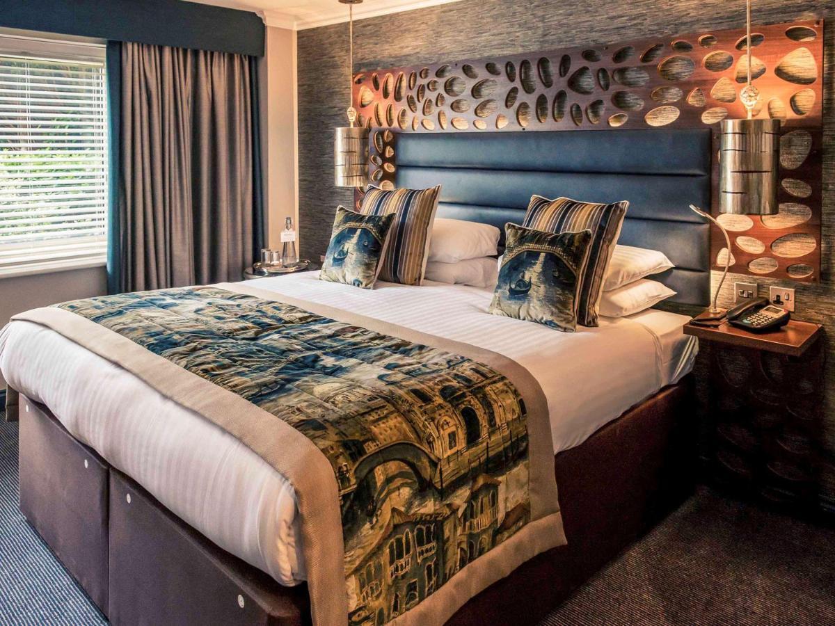 Worldhotels Distinctive Woughton House Hotel Milton Keynes Bagian luar foto